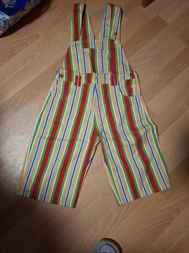 Bunt gestreifte kurze