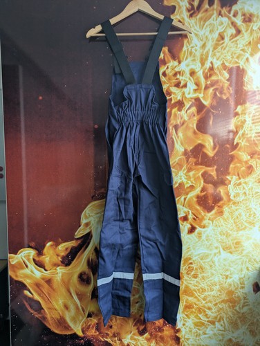 Latzhose oder bundhosen - latzhose,